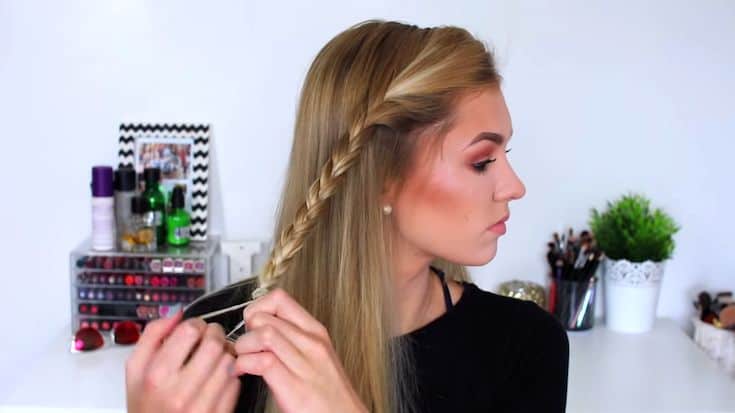 cute-and-easy-summer-hairstyle-for-long-hair-Ponytail-with-a-side-braid​-3