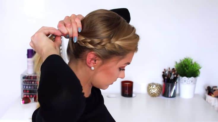 cute-and-easy-summer-hairstyle-for-long-hair-Ponytail-with-a-side-braid​-4